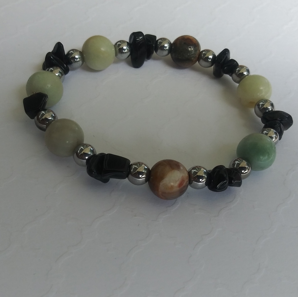 Stretchy beaded bracelet